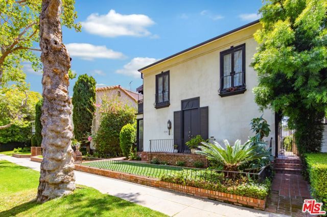 9936 Robbins Drive, Beverly Hills, CA 90212