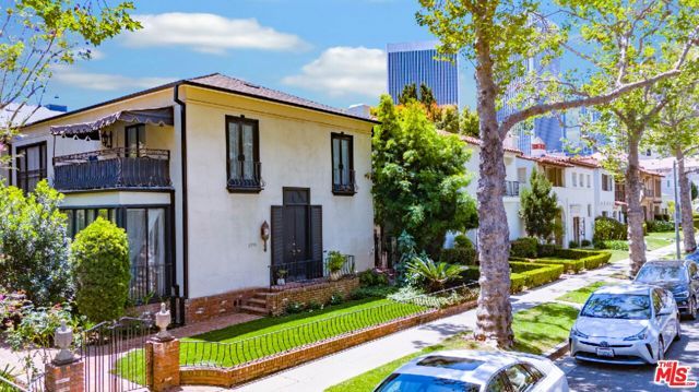 9936 Robbins Drive, Beverly Hills, CA 90212