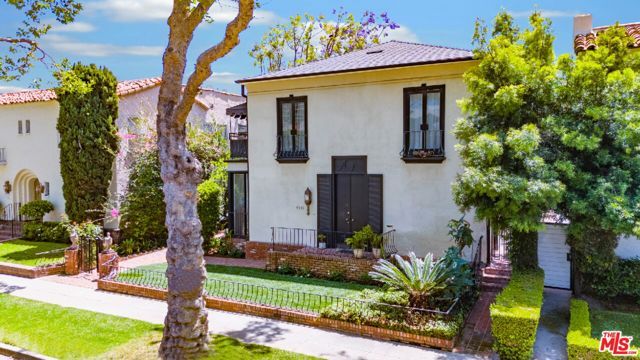 9936 Robbins Drive, Beverly Hills, CA 90212