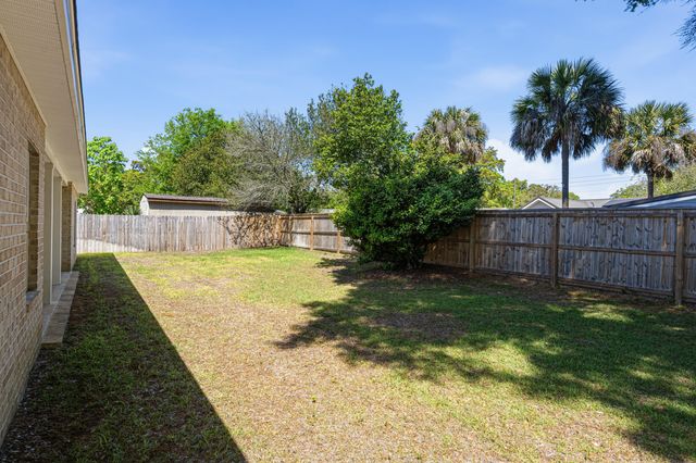35 NW Highland Drive, Fort Walton Beach, FL 32548
