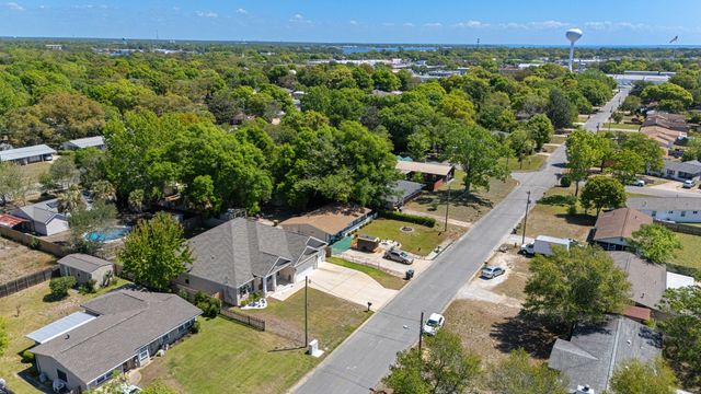 35 NW Highland Drive, Fort Walton Beach, FL 32548