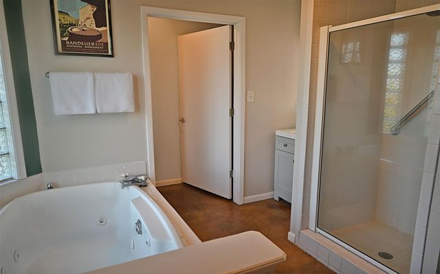 101 Stadium View DR, Marble Falls, TX 78654