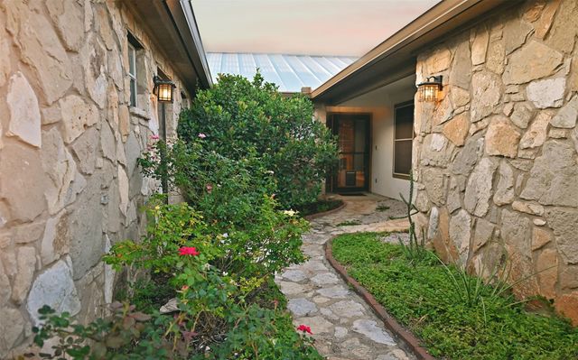 101 Stadium View DR, Marble Falls, TX 78654