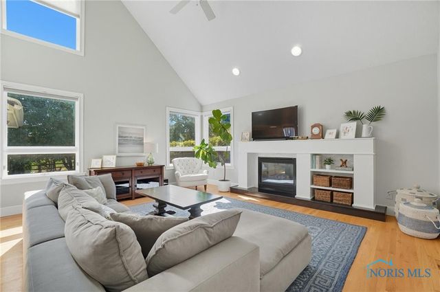 1371 Eastridge Drive, Waterville, OH 43566