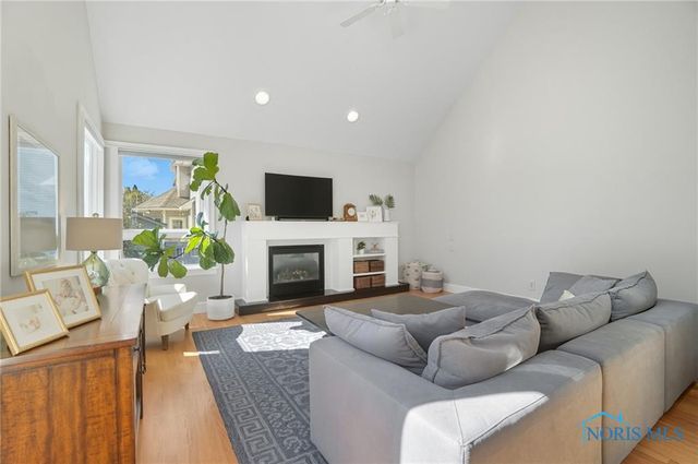 1371 Eastridge Drive, Waterville, OH 43566