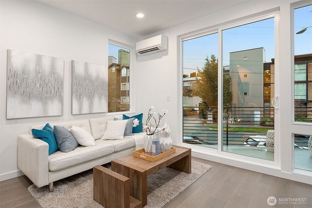 5114 24th Avenue NE, Seattle, WA 98105