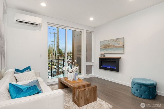 5114 24th Avenue NE, Seattle, WA 98105