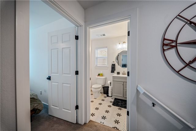 3022 Old Farmington Road, Fayetteville, AR 72704