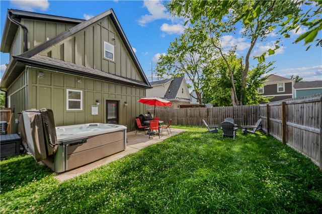 3022 Old Farmington Road, Fayetteville, AR 72704