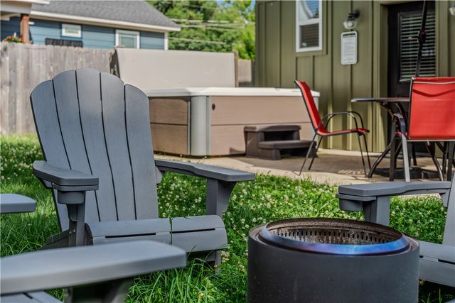 3022 Old Farmington Road, Fayetteville, AR 72704