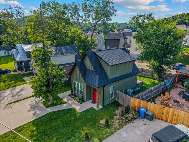 3022 Old Farmington Road, Fayetteville, AR 72704