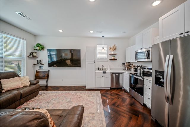 3022 Old Farmington Road, Fayetteville, AR 72704