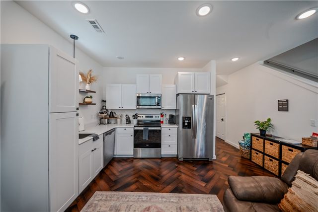 3022 Old Farmington Road, Fayetteville, AR 72704