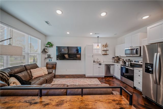 3022 Old Farmington Road, Fayetteville, AR 72704