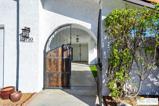 2750 E Vincentia Road, Palm Springs, CA 92262