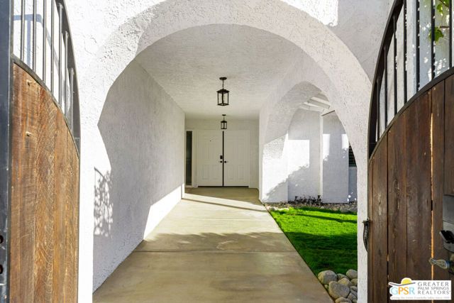 2750 E Vincentia Road, Palm Springs, CA 92262