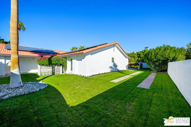 2750 E Vincentia Road, Palm Springs, CA 92262