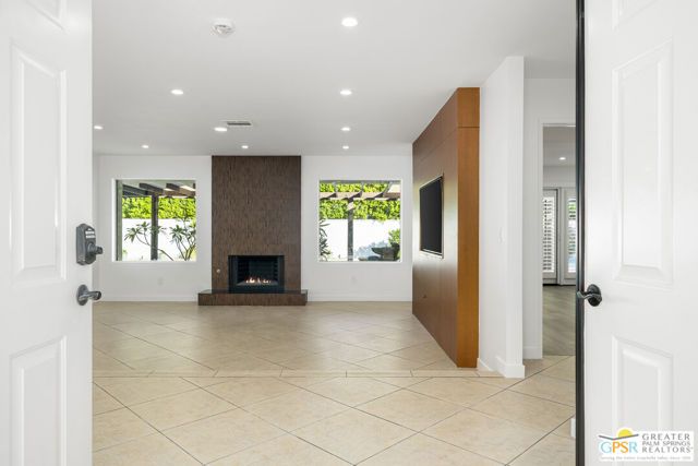 2750 E Vincentia Road, Palm Springs, CA 92262