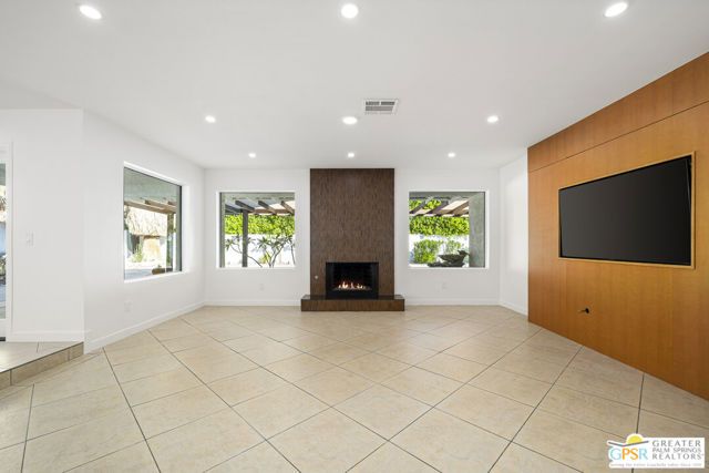 2750 E Vincentia Road, Palm Springs, CA 92262