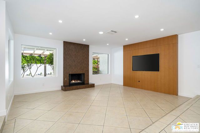 2750 E Vincentia Road, Palm Springs, CA 92262