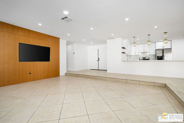 2750 E Vincentia Road, Palm Springs, CA 92262