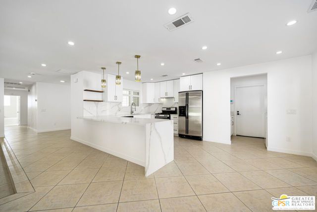 2750 E Vincentia Road, Palm Springs, CA 92262