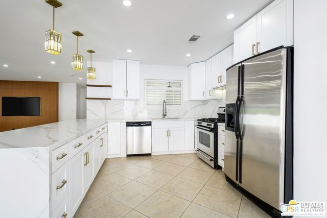 2750 E Vincentia Road, Palm Springs, CA 92262