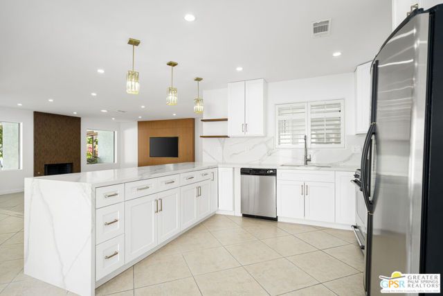 2750 E Vincentia Road, Palm Springs, CA 92262