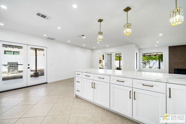 2750 E Vincentia Road, Palm Springs, CA 92262