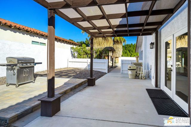 2750 E Vincentia Road, Palm Springs, CA 92262