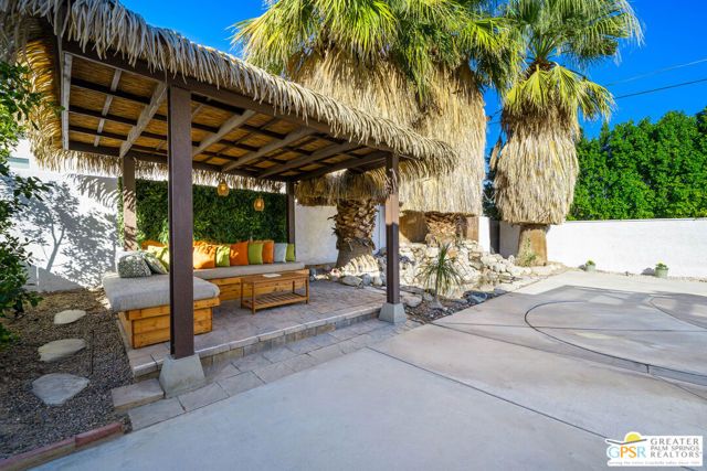 2750 E Vincentia Road, Palm Springs, CA 92262