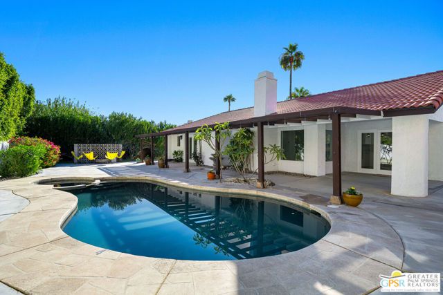 2750 E Vincentia Road, Palm Springs, CA 92262
