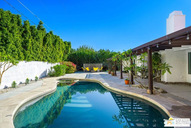 2750 E Vincentia Road, Palm Springs, CA 92262