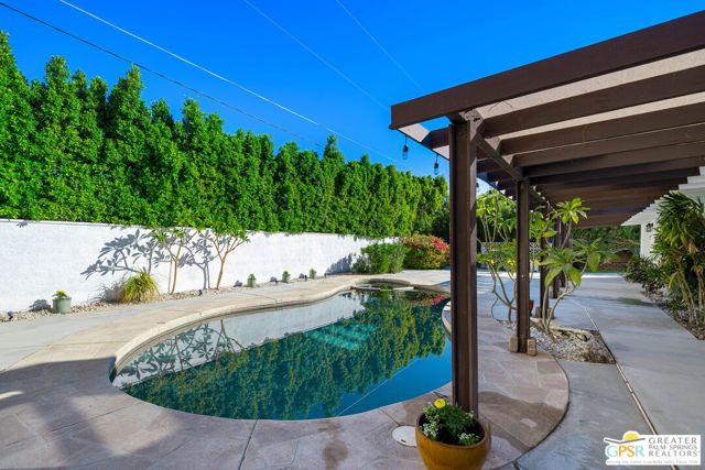 2750 E Vincentia Road, Palm Springs, CA 92262