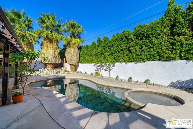 2750 E Vincentia Road, Palm Springs, CA 92262