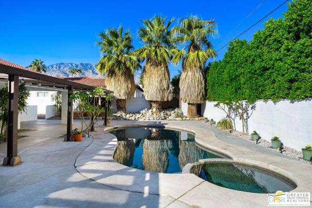 2750 E Vincentia Road, Palm Springs, CA 92262