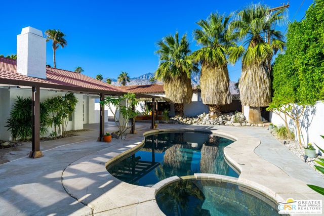 2750 E Vincentia Road, Palm Springs, CA 92262
