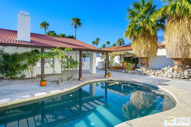 2750 E Vincentia Road, Palm Springs, CA 92262