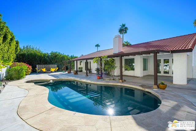 2750 E Vincentia Road, Palm Springs, CA 92262