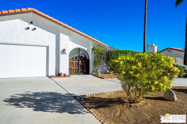 2750 E Vincentia Road, Palm Springs, CA 92262