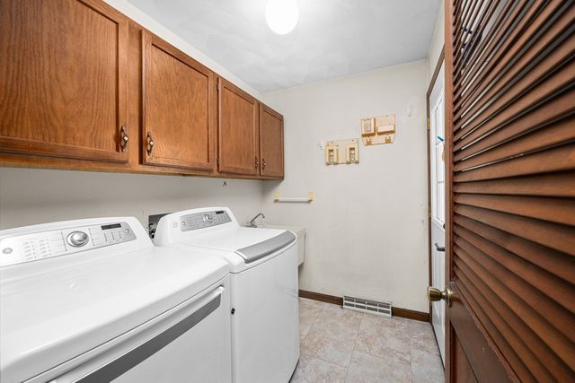 8230 217th Street N, Port Byron, IL 61275
