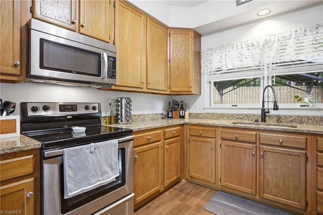 6000 Aaron Place Lane, Kernersville, NC 27284