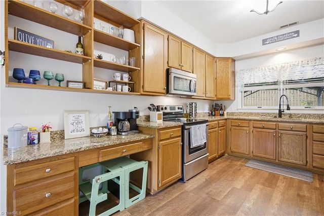 6000 Aaron Place Lane, Kernersville, NC 27284