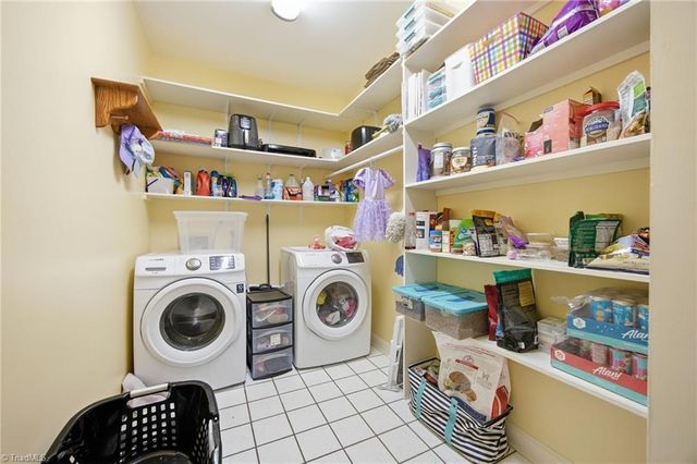 6000 Aaron Place Lane, Kernersville, NC 27284