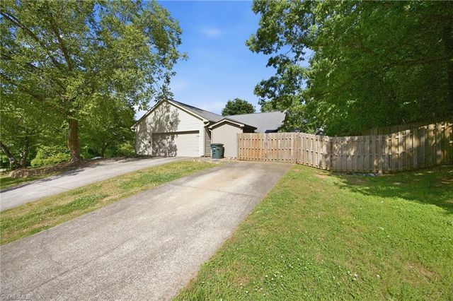 6000 Aaron Place Lane, Kernersville, NC 27284