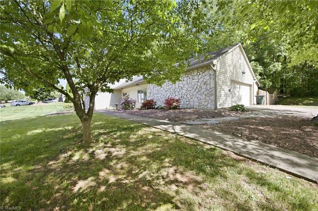 6000 Aaron Place Lane, Kernersville, NC 27284