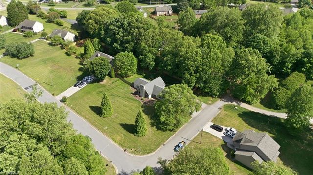 6000 Aaron Place Lane, Kernersville, NC 27284