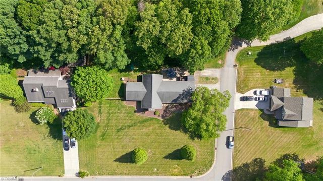6000 Aaron Place Lane, Kernersville, NC 27284