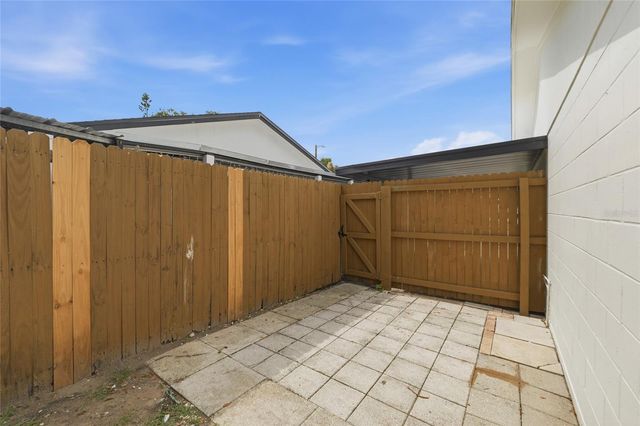 8602 BRIAR GROVE CIR, Tampa, FL 33615