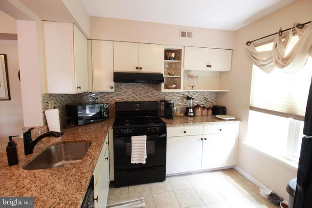 607A TRESCOTT PL, Mount Laurel, NJ 08054